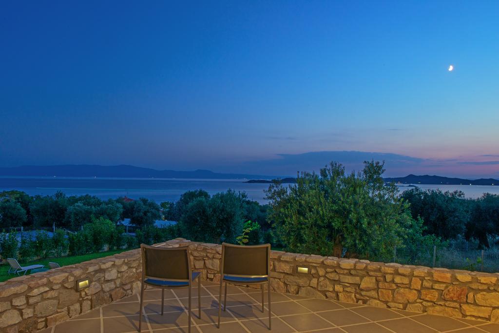 Villa Almira Luxury Apartments Ouranoupoli Exterior photo